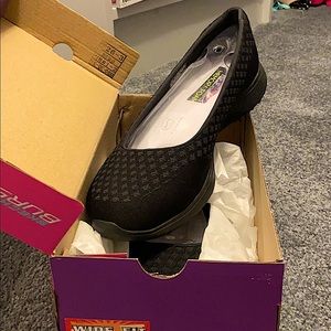 NWT Sketchers one up microburst flats in black